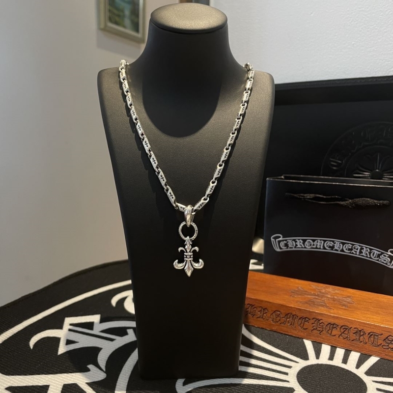 Ch**me He**ts necklaces